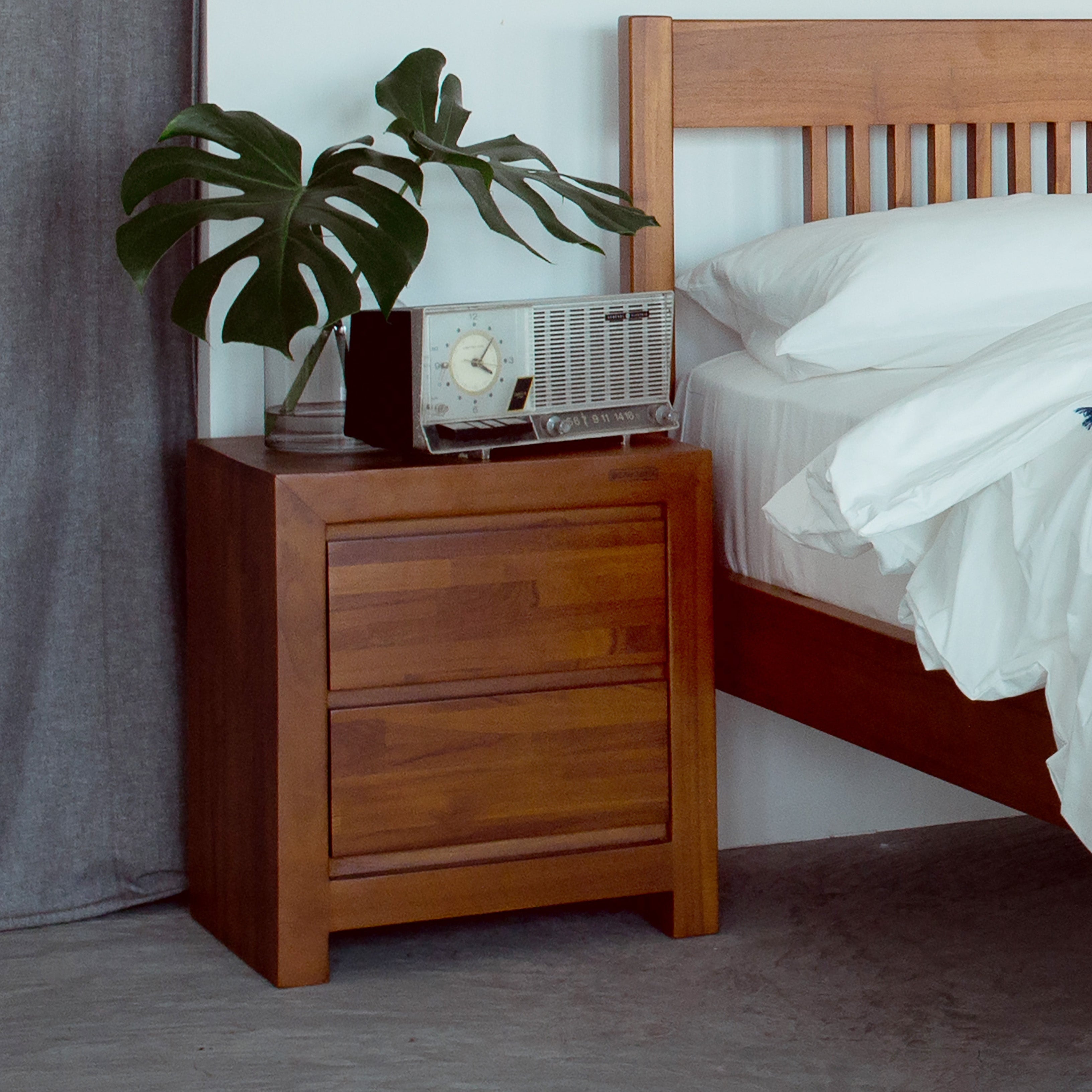 KUBE BEDSIDE TABLE