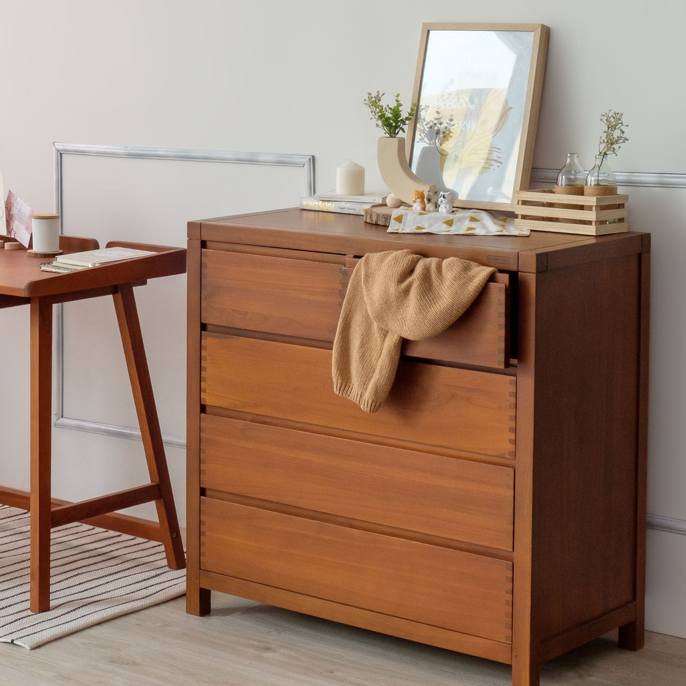 FISKE CHEST OF 5 DRAWERS