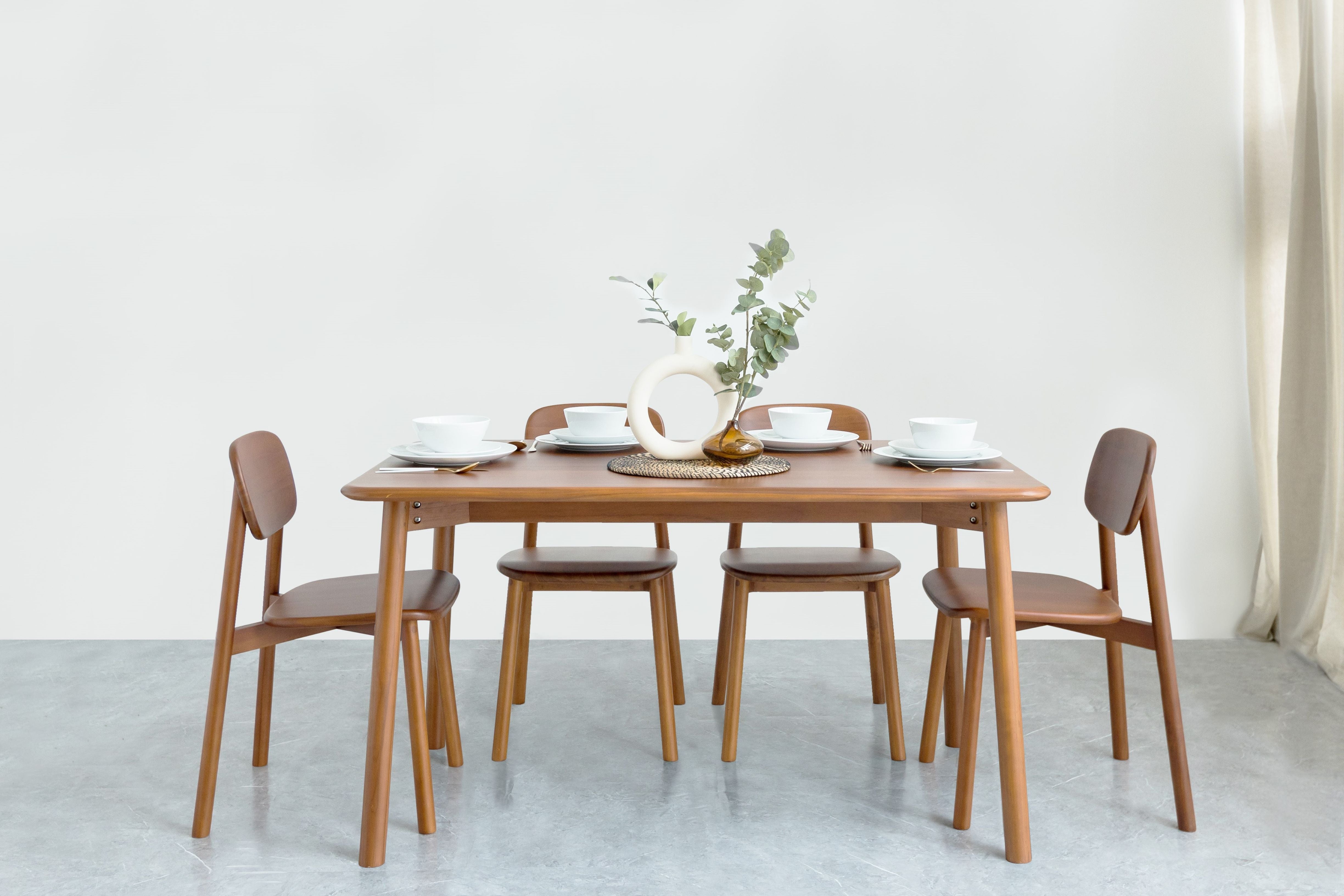 LEIKA 135CM DINING TABLE