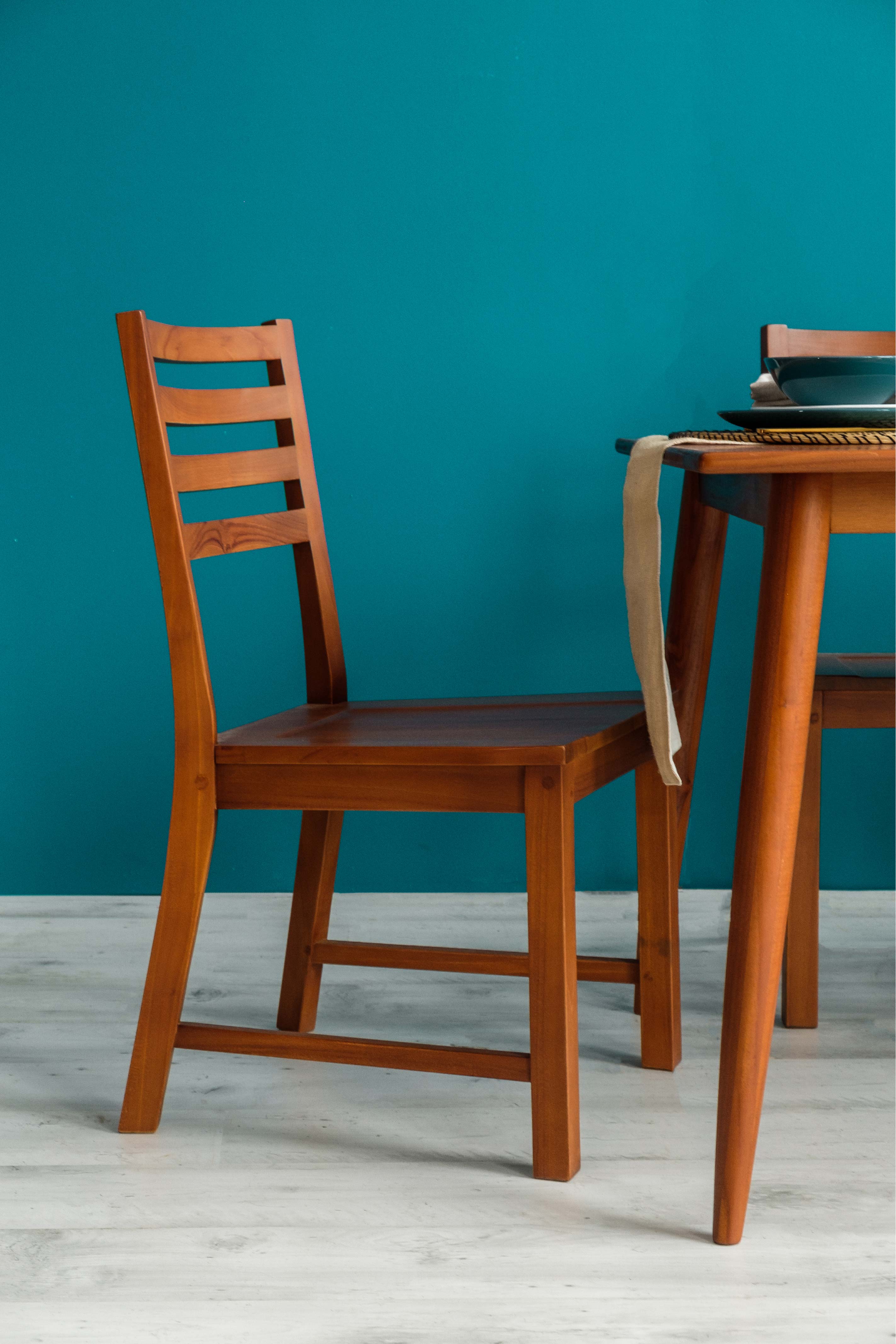 RUNDA 135CM DINING TABLE
