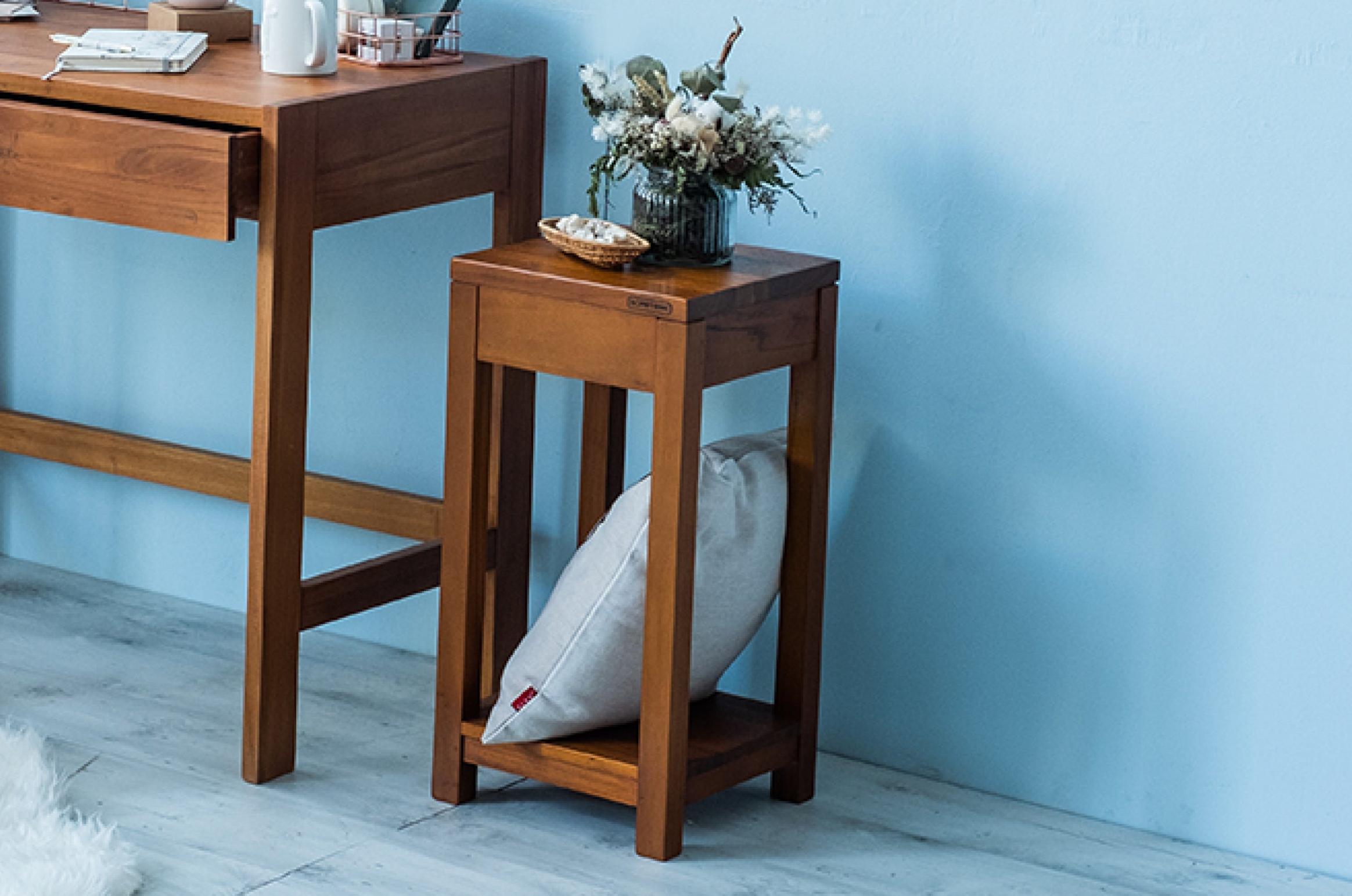 OKA DISPLAY STAND WITH DRAWER (60CM)