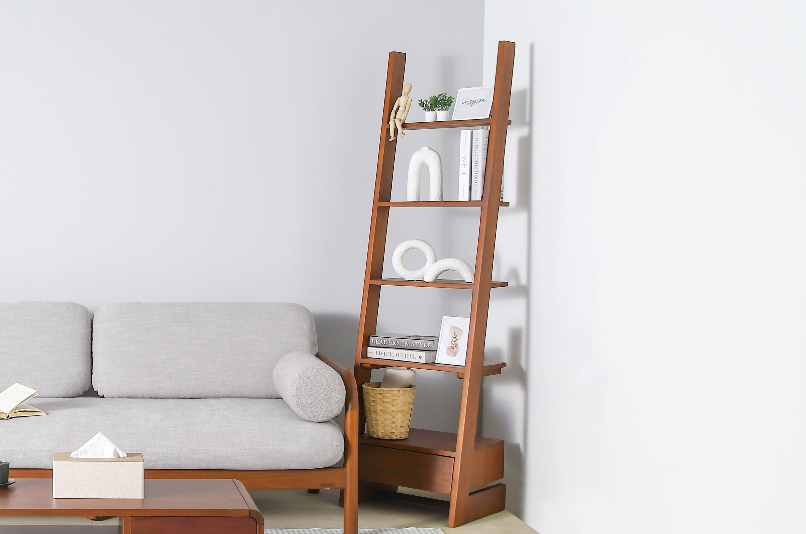 LUTA BOOKSHELF